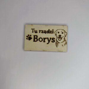 Magnes na lodówkę z imieniem psa – personalizowany drewniany magnes